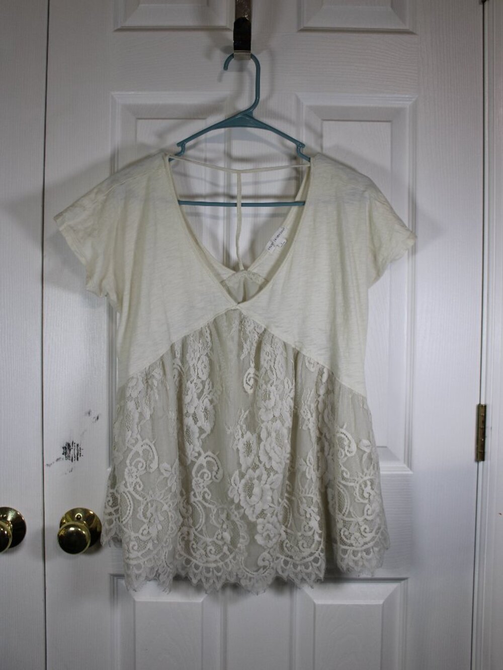 Coco+Jaimeson Short-Sleeve Ivory Lace Detail Bottom V-Neck Shirt